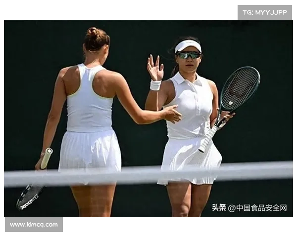 网球赛场背后的精彩瞬间，运动员们的意外之举与赛场趣事合集